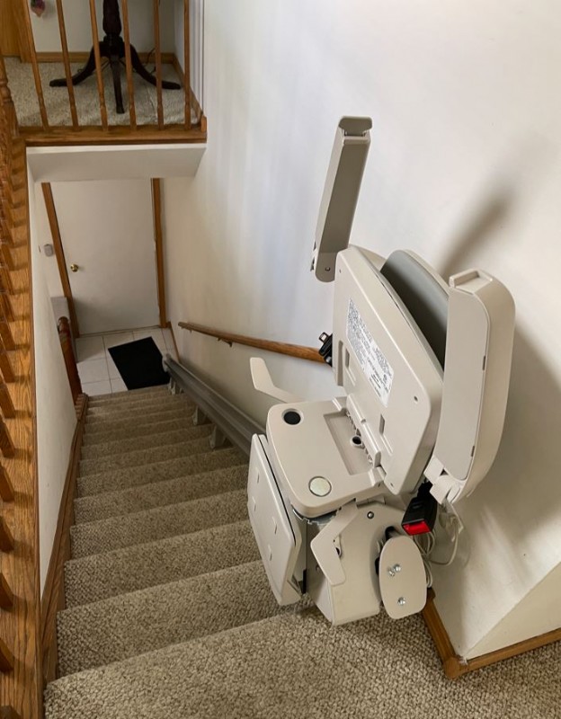 Bruno Elan stairlift Elk Grove Village IL by Lifeway Mobility